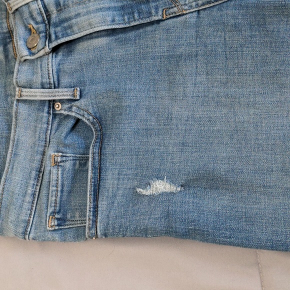 Levi's Bermuda Shorts sz 30 Light Wash Distressed - Picture 3 of 8